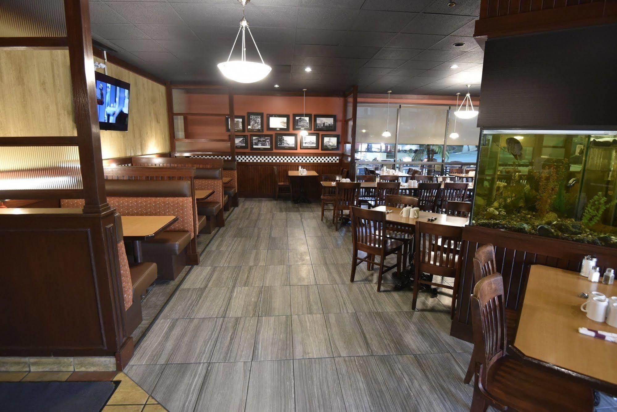 Tropical Inn - North Battleford Extérieur photo