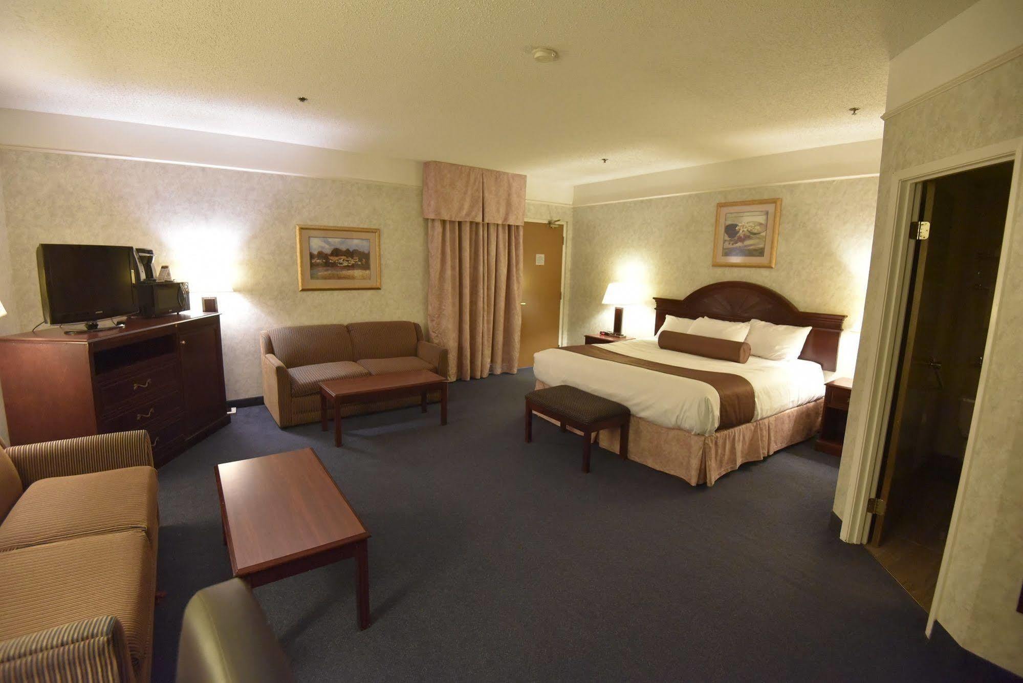 Tropical Inn - North Battleford Extérieur photo