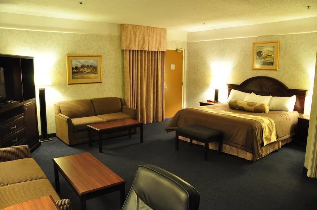 Tropical Inn - North Battleford Extérieur photo