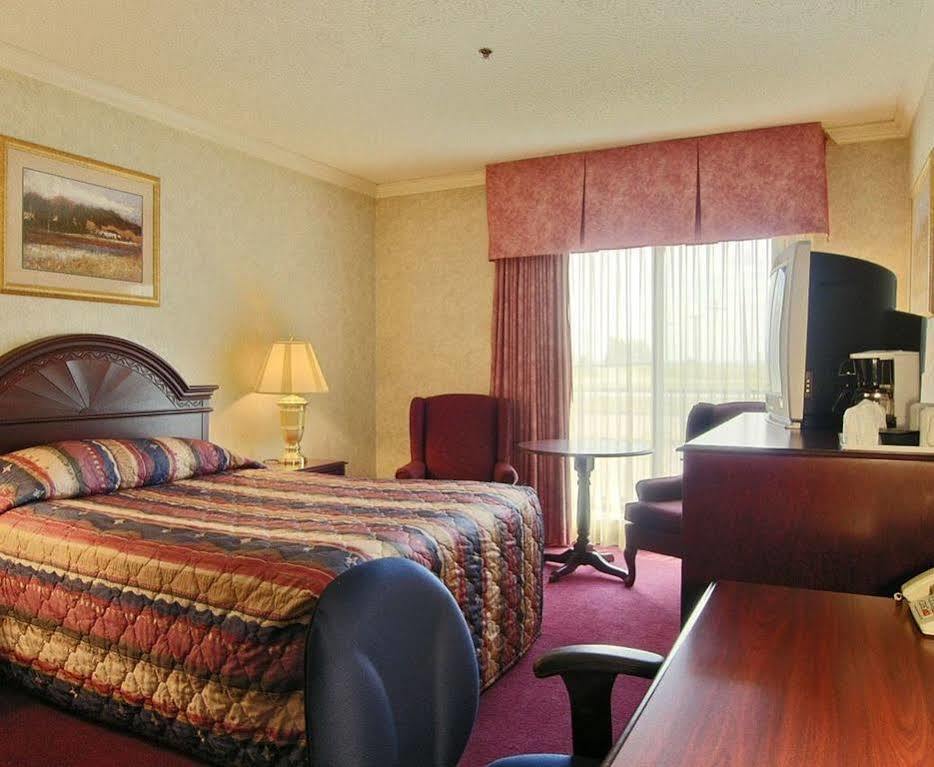 Tropical Inn - North Battleford Extérieur photo